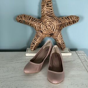 Susina nude leather wedges, NWT
